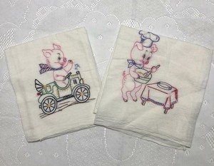 Vintage-Hand-Embroidered-Flour-Sack-Towels-Set-of-2-Chef-Piggy-amp-Traveling-Pig