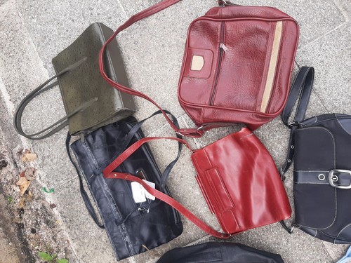 Damentaschen 15 Stück, teilweise neu, viele echtes Leder, nur als Komplett wird - Bild 14 von 23