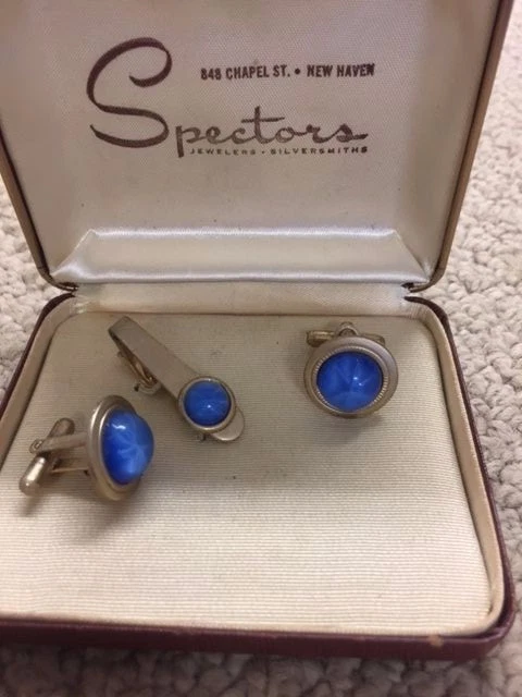 JUEGO DE GEMELOS/CLIPS DE CORBATA SPECTORS VINTAGE VIDRIO AZUL TONO DORADO SIN USAR ANTIGUO -74 Foto 3 de 3