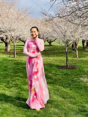 Ao dai Vietnamese lua mau hong in 6D voi hoa tiet hoa, size S, co gian,quan hong
