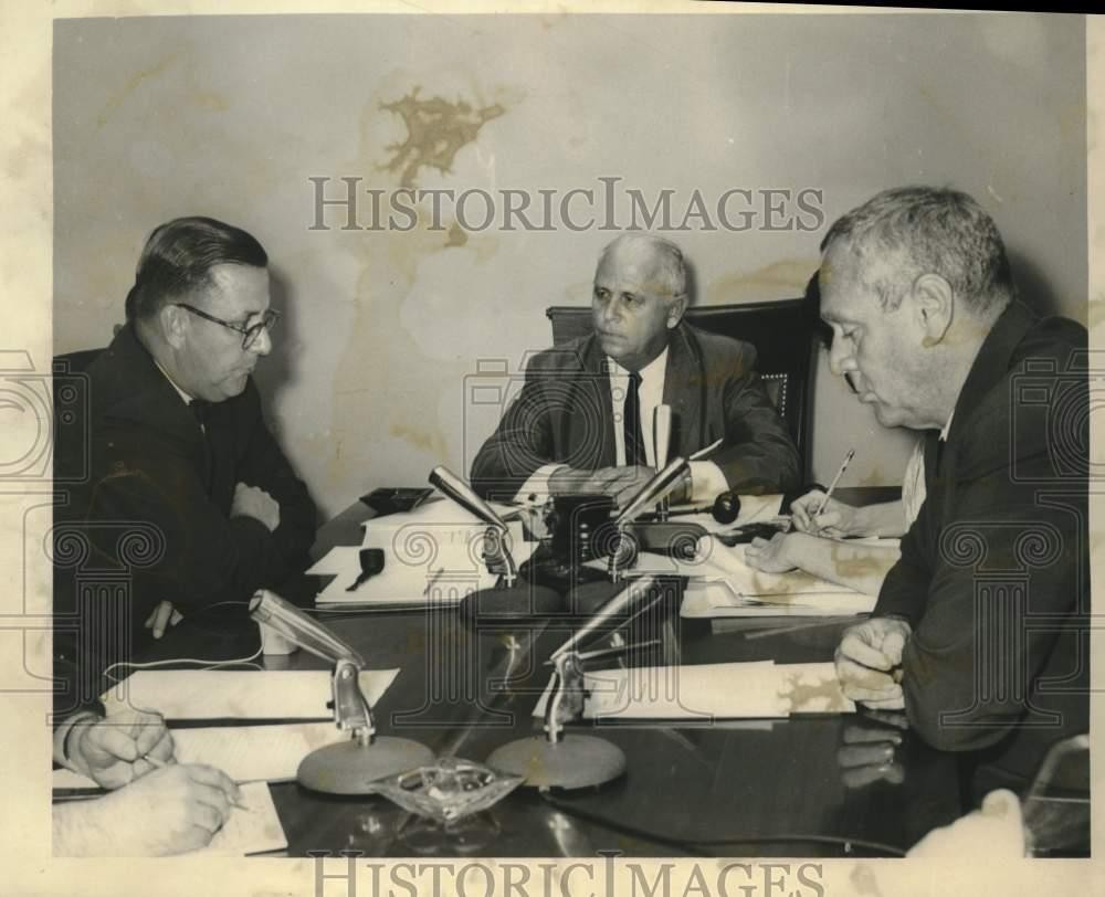 1965 Press Photo Matthew Sutherland, Louis Riecke, Lloyd Rittiner in Meeting