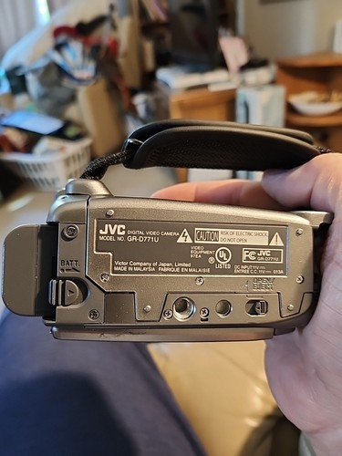 JVC GR-D771U Camcorder – silberfarben - Bild 6 von 10