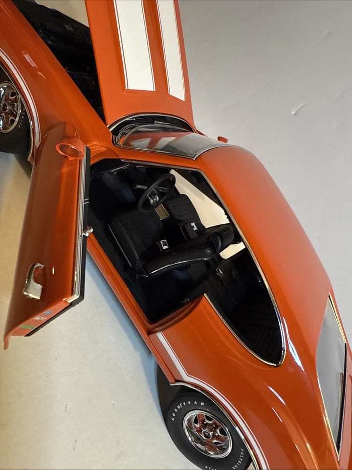 EXACT DETAIL 1:18 SCALE 1970 OLDSMOBILE 442 W-30! ORANGE/WHITE STRIPES!! NIB!! - Image 3 of 4
