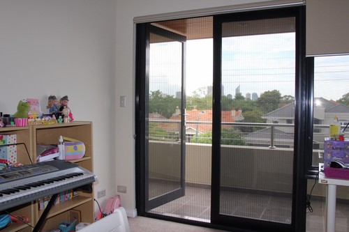 DIY Retractable Pleated Fly Screen Door Kit - Single Unit 2260(w) x 2140(h)mm - Picture 4 of 11