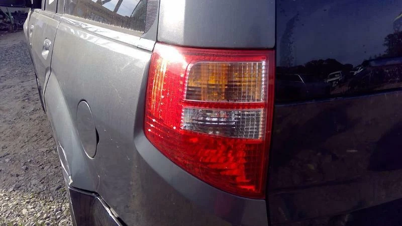 Conjunto de lámpara de luz trasera ISUZU AXIOM lado izquierdo del conductor 02 03 04 Foto 4 de 4