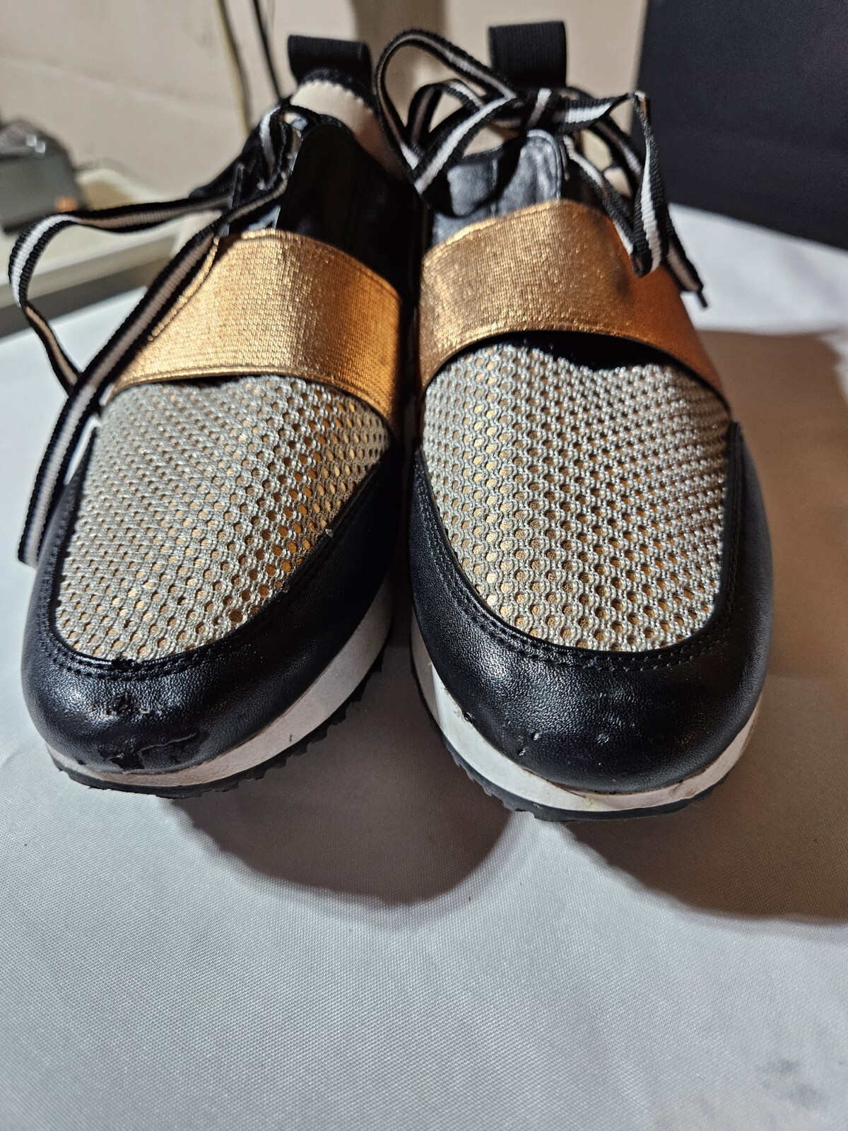 STEVE MADDEN Women's Gold/Black Antics Tie Sneaker Jogger Shoes..Size 6.5