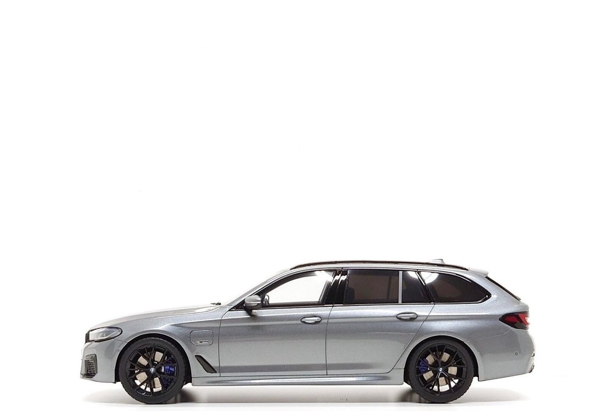 GT Spirit 1:18 BMW 530e xDrive M Sport Touring (G31) in Skyscraper