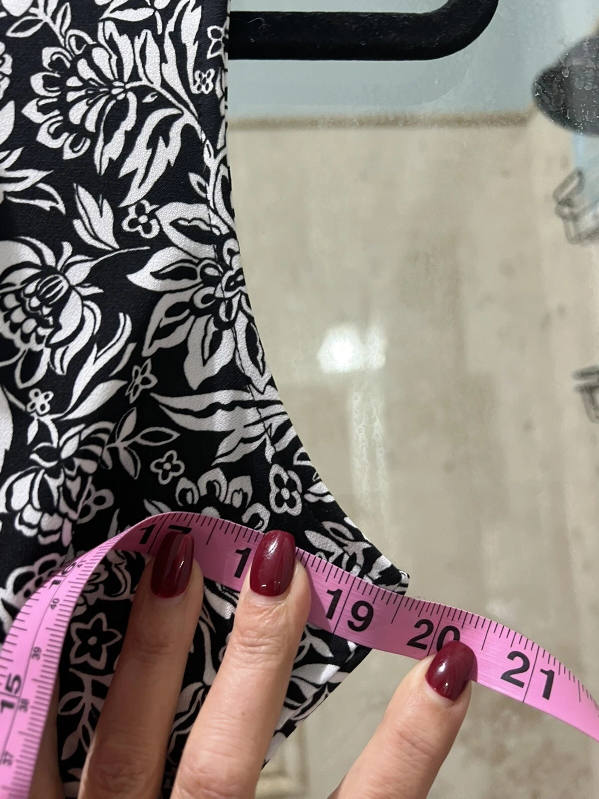 Abito Michael Kors bianco nero con volant elasticizzato S jersey orlo svolazzante nuovo