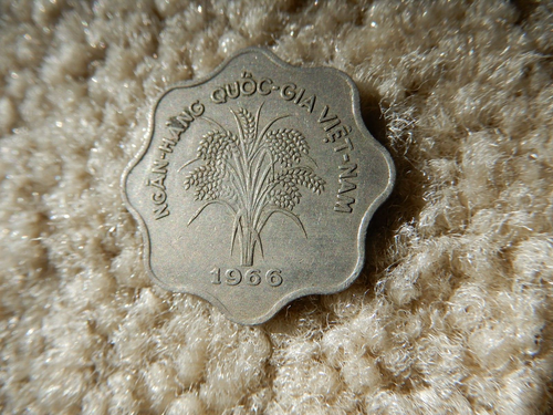 VINTAGE VIETNAM WAR ERA 1966 FIVE DONG VIETNAM COIN CONG HOA - Afbeelding 1 van 2