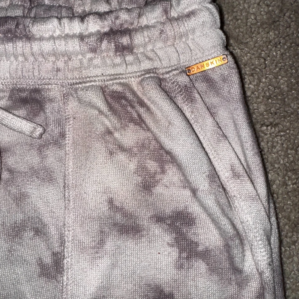 Calça de Moletom Feminina Danskin Tie Dye Jogger Cinza Roxa Média Lounge Casual - Imagem 3 de 4