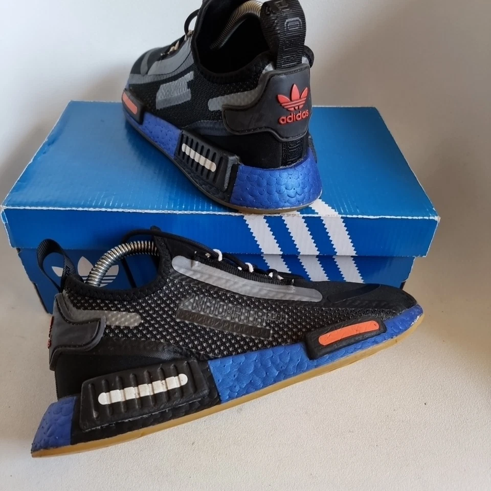 Adidas Nmd R1 Spectoo Boys Trainers Size 4.5 Junior Older Boys Sneakers Boost Zx - Image 2 of 4
