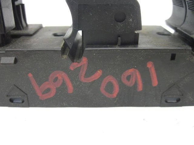 FRONT DOOR WINDOW SWITCH Infiniti G35 2005 05 2006 06 Left 833353 - Image 4 of 4