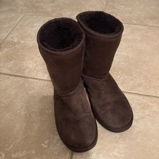 UGG Women's Classic Short Chocolate Brown Boots Suede Sheepskin Soft Size 8