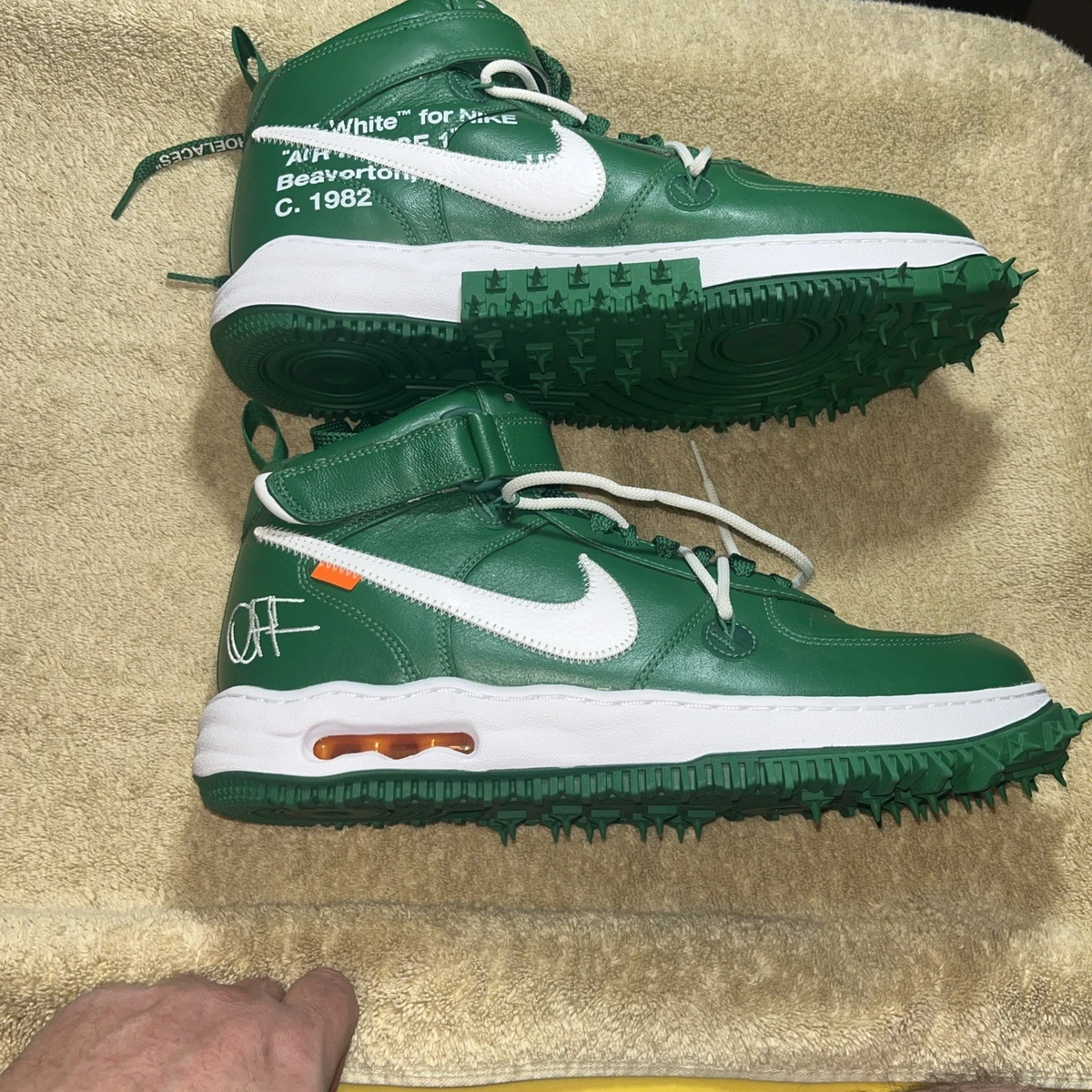 Preços baixos em Nike Off-White x Air Force 1 SP Leather Mid Pine