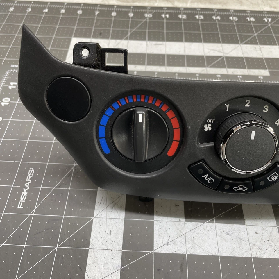 2007 2011 Chevy Aveo 96650500 Heat AC Temperature Climate Control Panel - Image 4 of 4