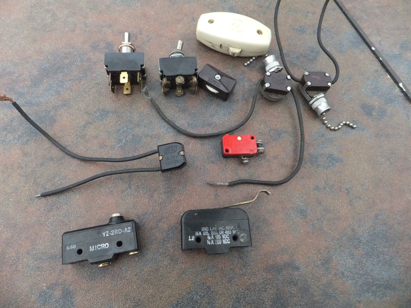 10 Vintage Switches Micro, YZ-2RD-A2, YZ-2RW4-A2, Carling GE Gilbert Deal Eagle