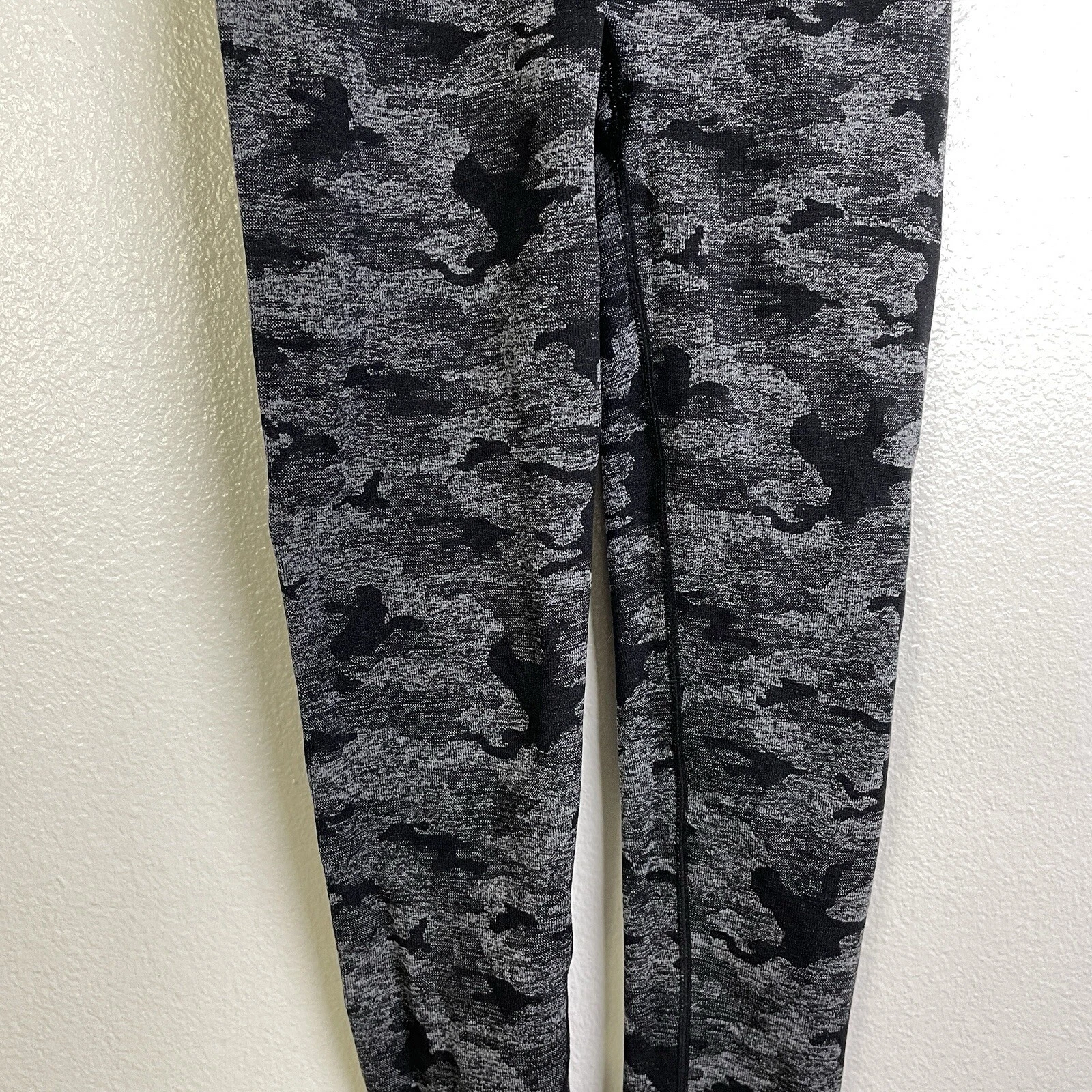 gymshark adapt camo seamless scrunch gym train workout leggings