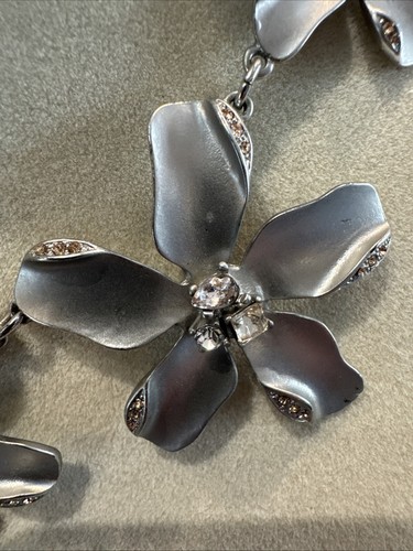 LANE BRYANT Silver Tone Flowers Rhinestones Chocker Necklace - Picture 4 of 11