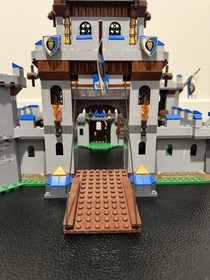 LEGO Castle King's Castle 70404 /100% COMPLETE  Set w/ Minifigs & Instructions
