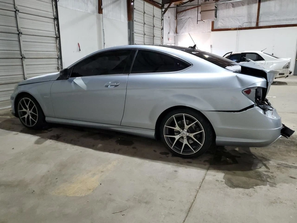 2013 Mercedes C-Class C250 Automatic Transmission 1.8L RWD 75000 Miles Foto 2 de 4