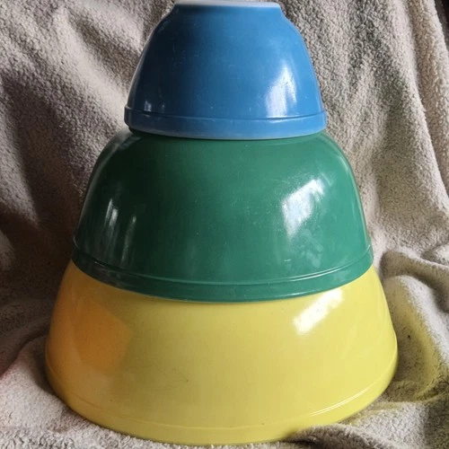 Pyrex Nesting Mixing Bowls Primary Colors Set of 3, Yellow/Green/Blue