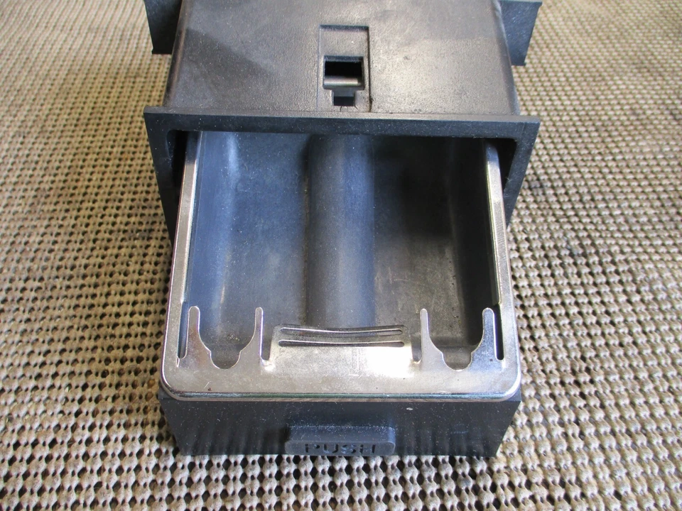 Buick Riviera 1995 1996 1997 1998 1999 tablero consola montaje bandeja ceniza Foto 2 de 4