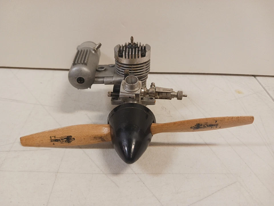 Magnum GP 10 Two Stroke RC Airplane Engine - Image 2 of 4
