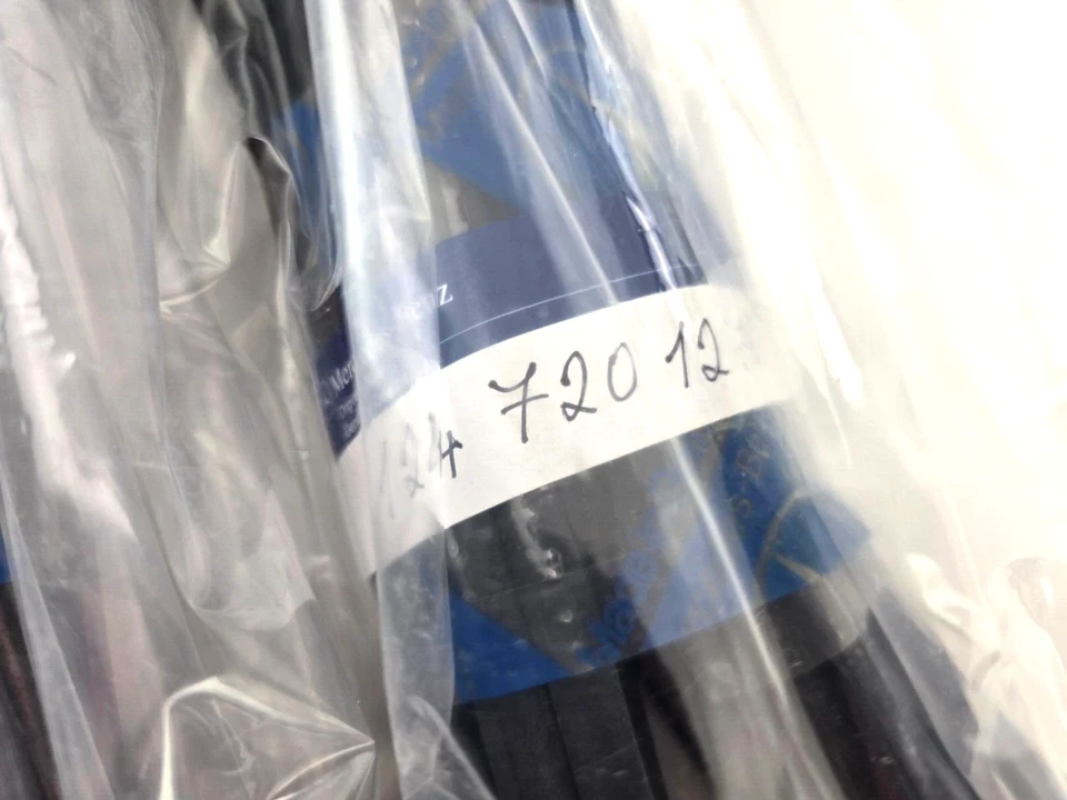 Nuevo de Lote Antiguo Original Mercedes Benz Sello Puerta Delantera L+R W124 Sedán 1986-1995 300E 400E 500 Foto 3 de 4