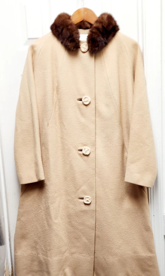 Vintage 1950's 100%.Cashmere Couture Coat With Mink Collar Perfect for Parties. - Image 4 of 4
