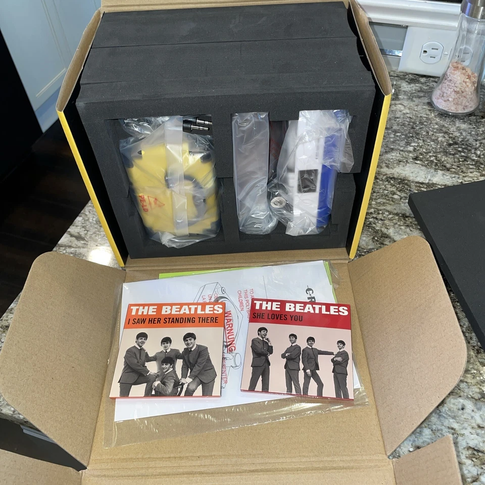 Beatles RSD 4/20/2024 1964 EDITION TURNTABLE/RECORDS/CASE 7 3” Records! - Image 3 of 4