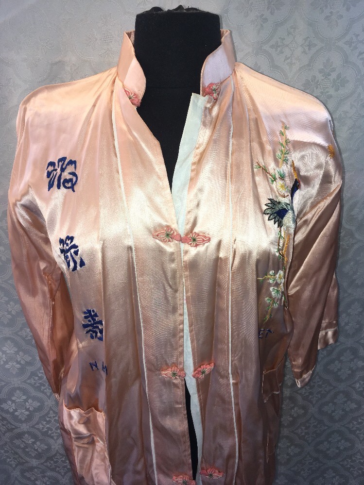 Vietnam Oriental Womens Vintage Wrap Robe Satiny Embroidered Vtg