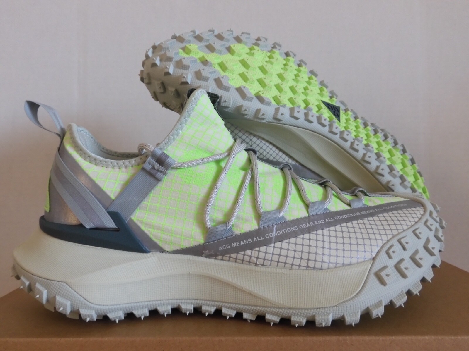 nike acg mountain fly low sea glass
