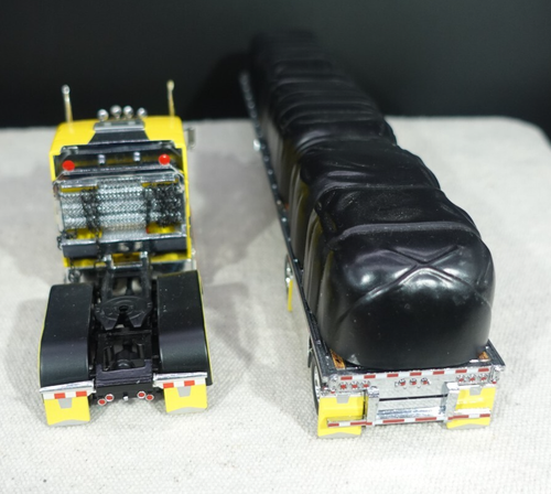 Tonkin Replicas Peterbilt 379 & Flatbed W/Load 1/53 - Picture 5 of 5