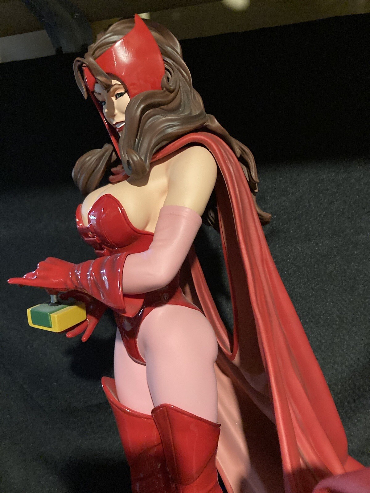 Sideshow Collectibles Marvel Scarlet Witch & Vision Comiquette Mark Brooks - Picture 12 of 18