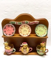 Cherished Teddies Mini Plate & Cup Wooden Display & JoAnn, Jean & Jordan - NEW