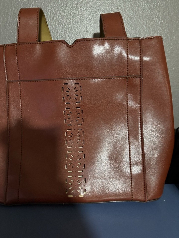 Sac à Main Hobo Mondani New York - Faux Cuir Rose - Dimensions 11" X 6" X 4" - Occasion