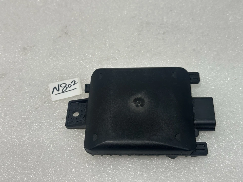 Sensor radar punto ciego trasero Chevrolet TRAX 2024 2025 OEM 86525600 Foto 3 de 4