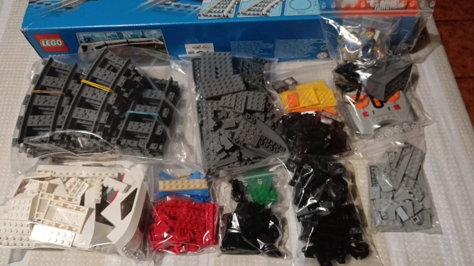 Lego Set 60051 TRENO PASSEGGERI ALTA VELOCITA COMPLETO SCATOLA e ISTRUZIONI 2014 - Immagine 2 di 4