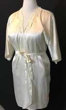 Vintage CALIFORNIA Miss Shortie ROBE NYLON Bridal Lace Beads Medium