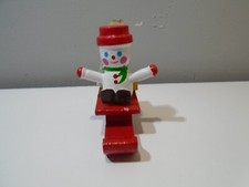 HAND PAINTED WOODEN SNOWMAN ON SLED 2.25" X 2.5" ORNAMENT UNBRANDED CB2495 