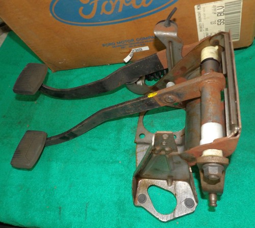 1992-1997 Ford F250 F350 Super Duty NOS M/T NEW OEM CLUTCH & BRAKE PEDAL ASSM - Picture 6 of 13