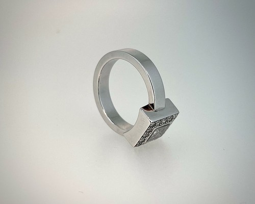 Chopard 18K White Gold “Happy Diamonds” Floating Diamond Square Icon Ring - Picture 6 of 12