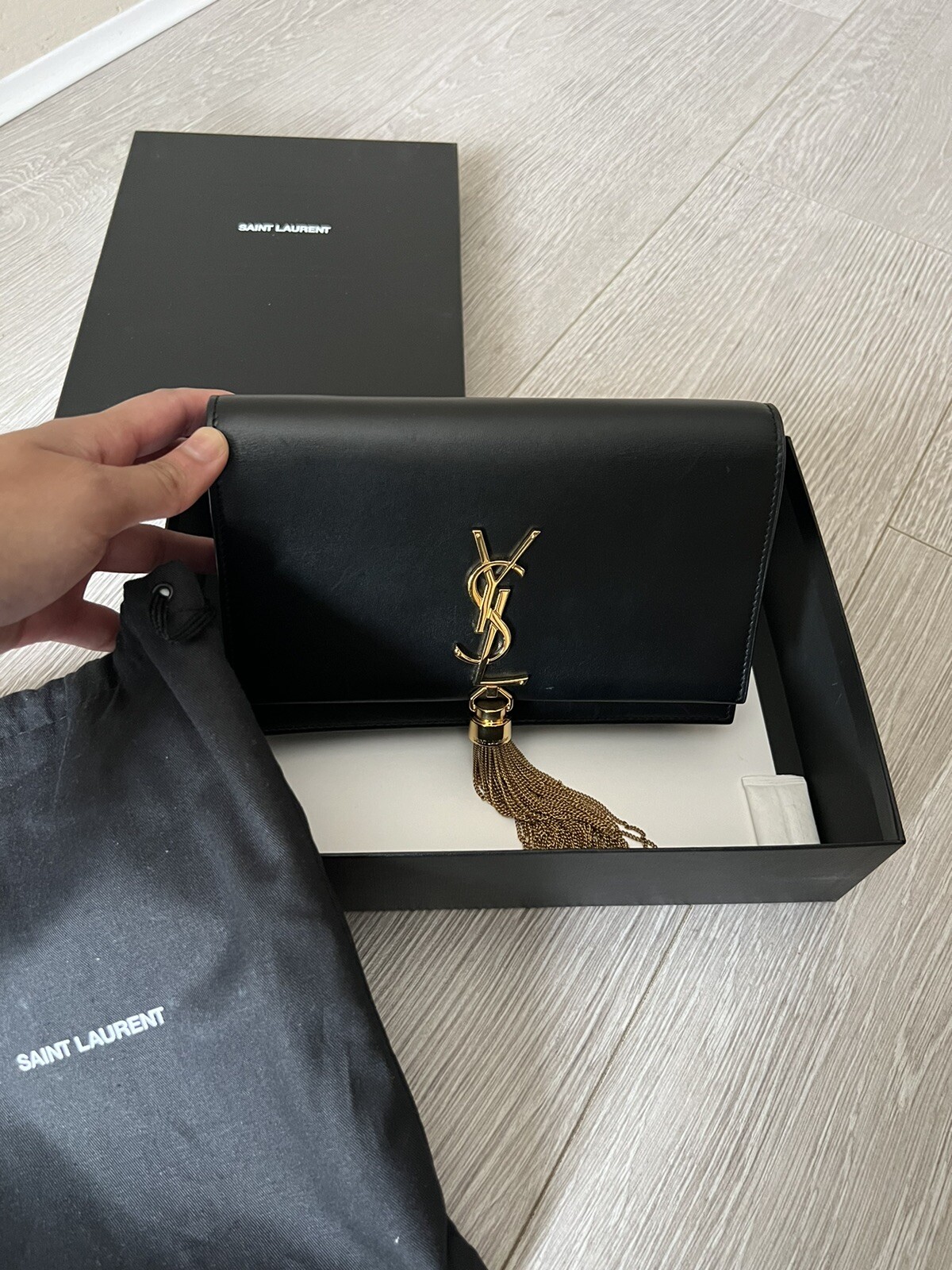 SAINT LAURENT YSL Kate Borsa a tracolla piccola con nappa in pelle