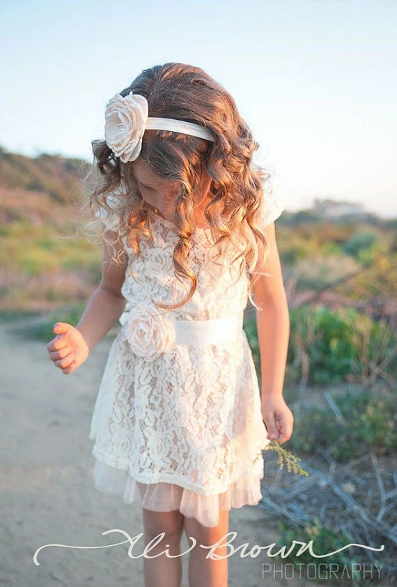 Vestido Girasol Marfil Rústico Encaje Flor Niña, Vestido Encaje Bebé por Ellura Sage Foto 2 de 2