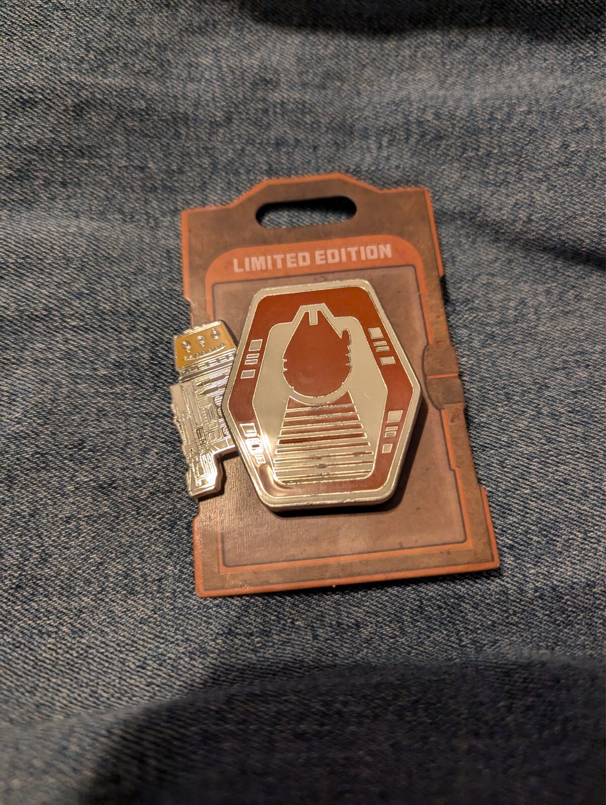 Star Wars Galaxy’s Edge Hondo Ohnaka R5-P8 Millennium Falcon Slider Pin