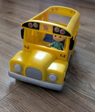 CoComelon Yellow Musical School Bus "Wheels on the Bus" With Jay Jay Figure