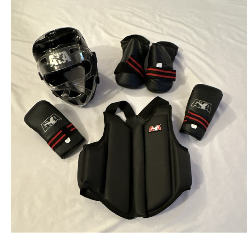 ATA Taekwondo Sparring Gear Set Black-Red Helmet M, Pads Child L, Foot Pads 7