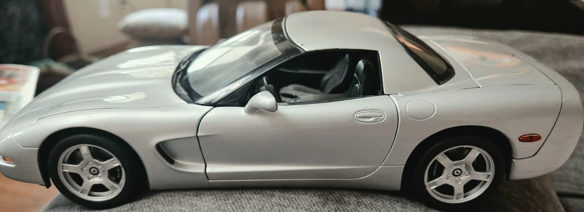 UT Chevrolet Corvette Contemporary Manufacture Diecast Cars for