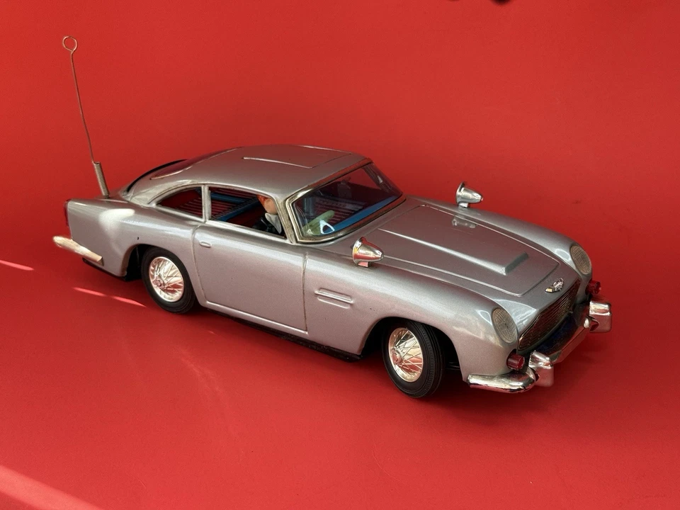 Gilbert Toys Japón Aston Martin DB5 1965 James Bond 007 en excelente estado Foto 2 de 4