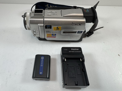 Sony Handycam DCR-TRV11 Mini DV Camcorder Turns On - Buttons Not